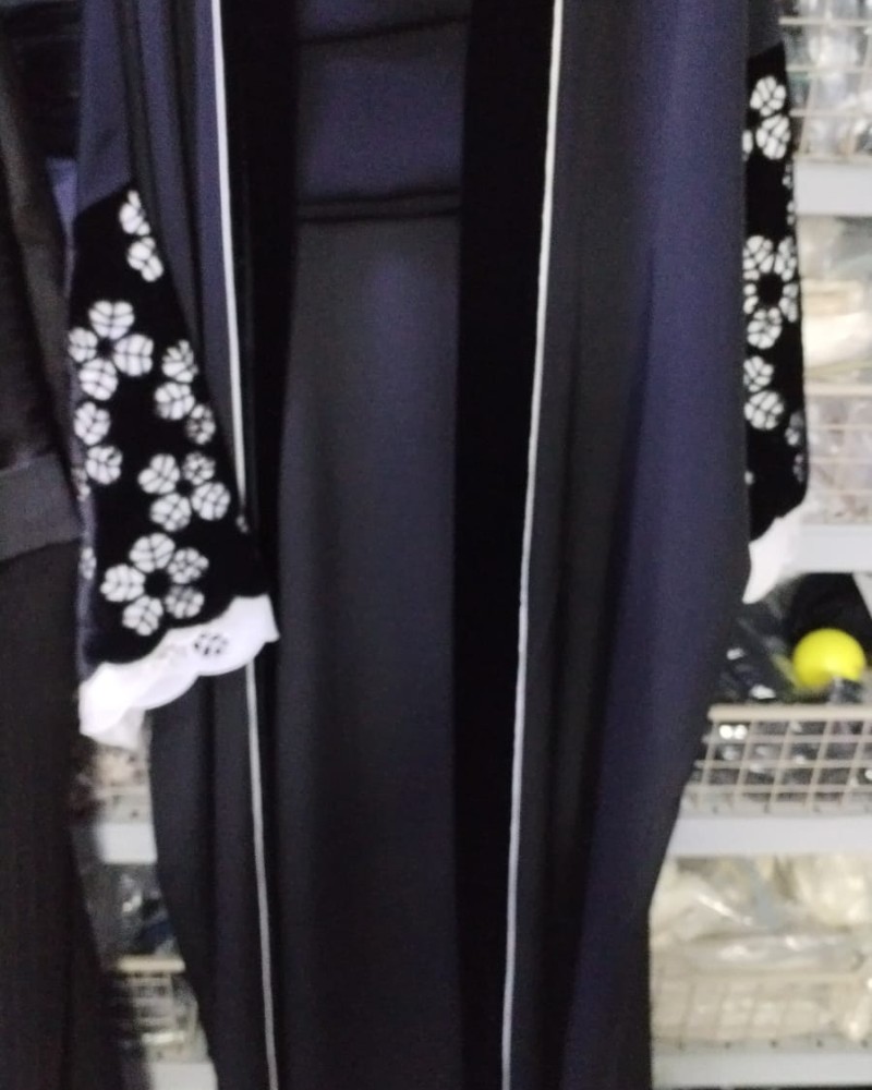 مشلح كريب مغسول اسود بشريط وكم قطيفه