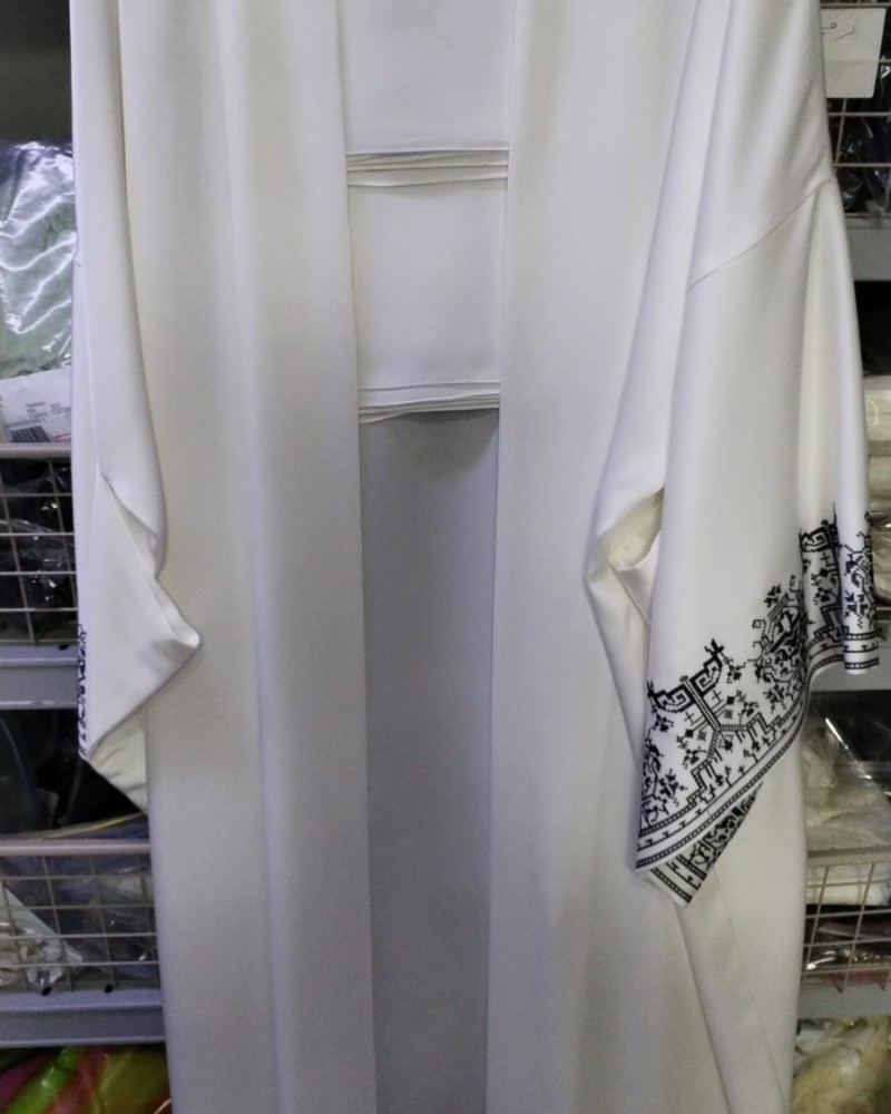 مشلح كيمونو ابيض دبل ستان كم مطرز اسود