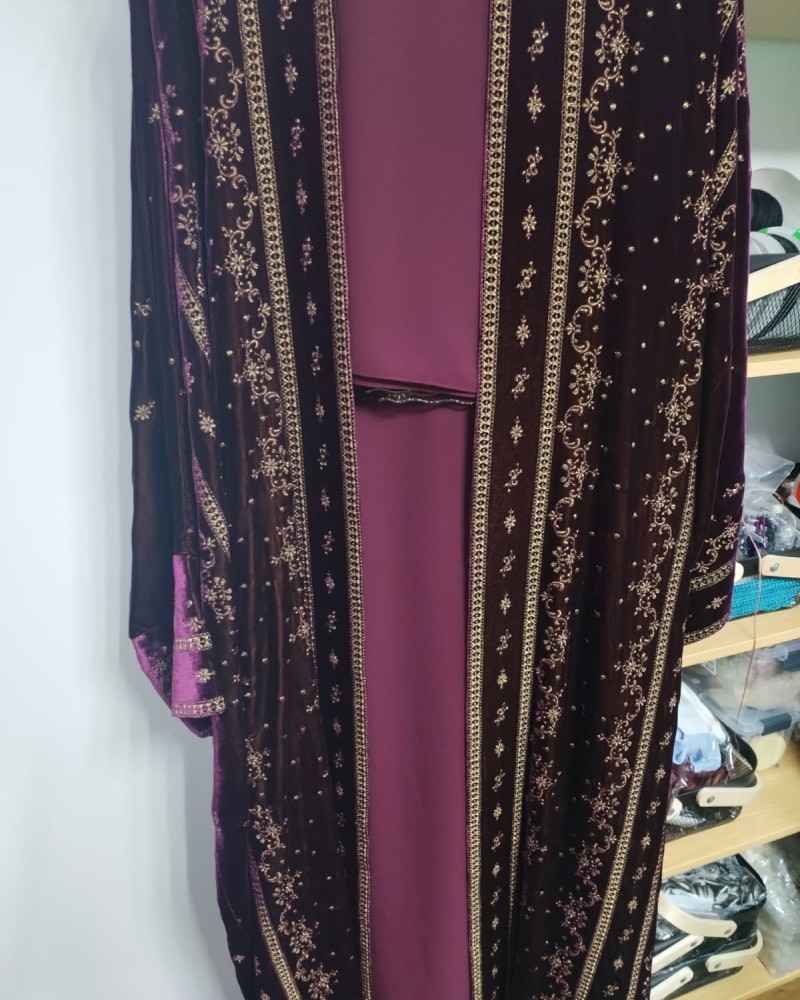 مشلح مخمل عودي مطرز ذهبي طرحه تل