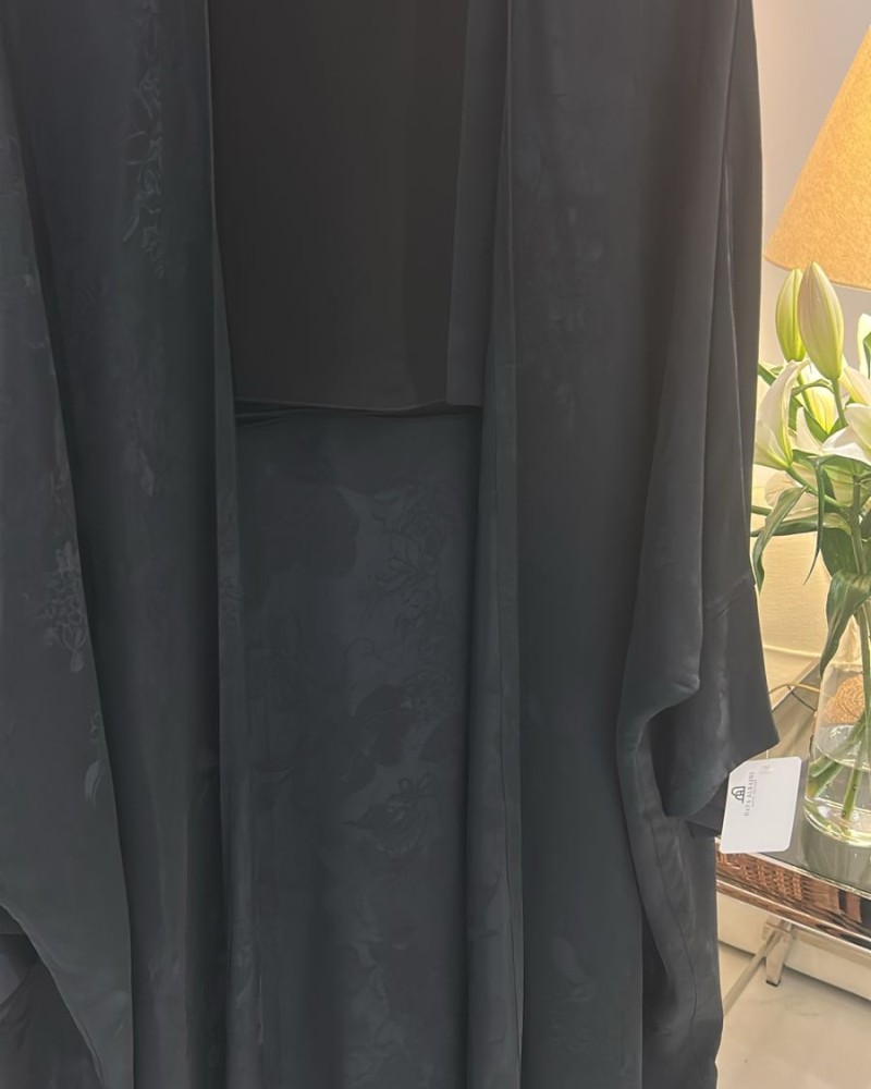 مشلح حرير جاكار ورود اسود