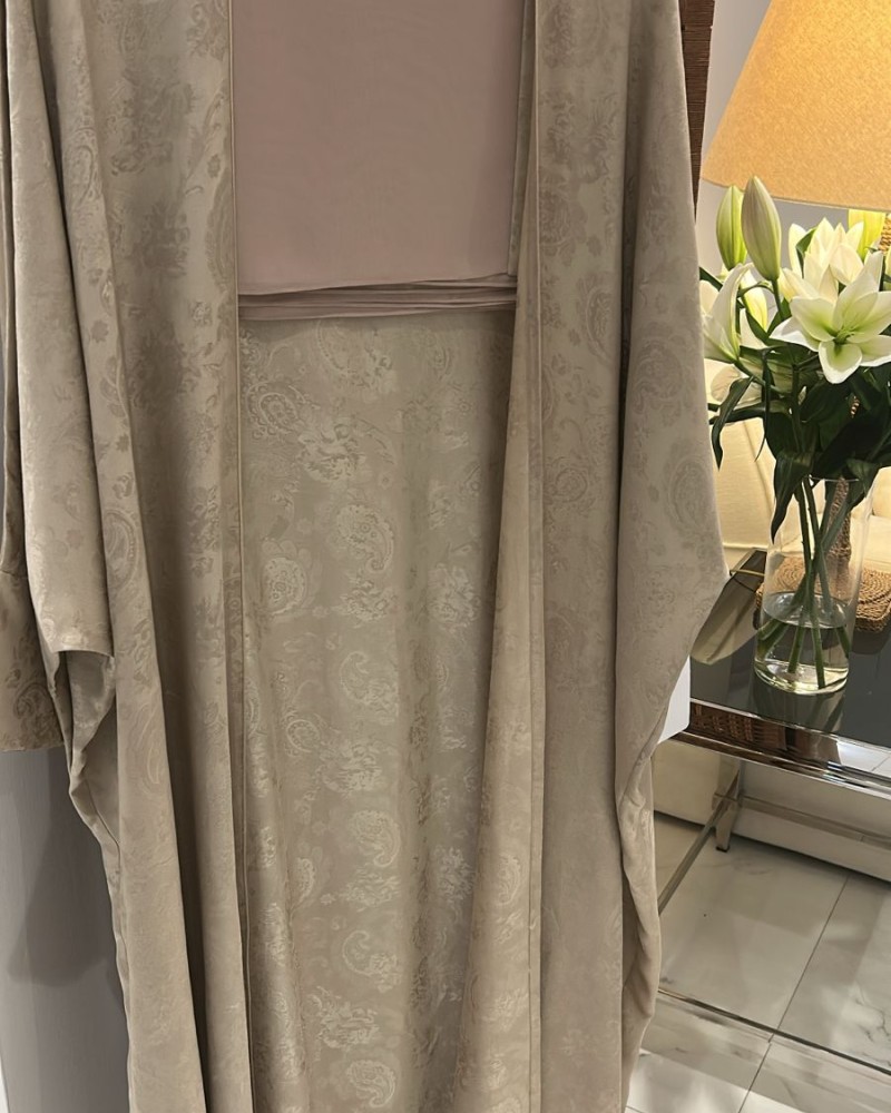 مشلح حرير جاكار حلزون بيج