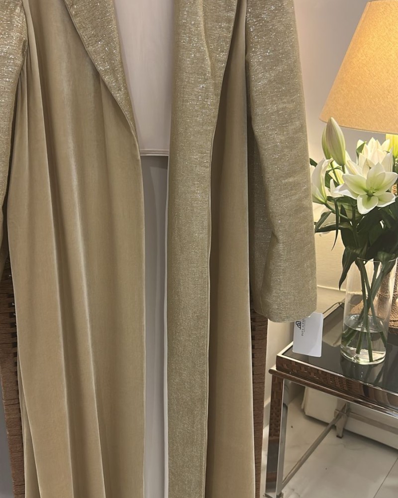 جاكيت مخمل ذهبي فضاء