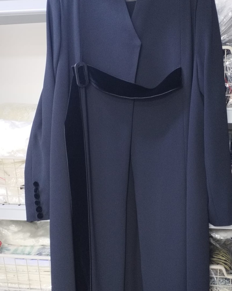 جاكيت كريب اسود شريطه قطيفه