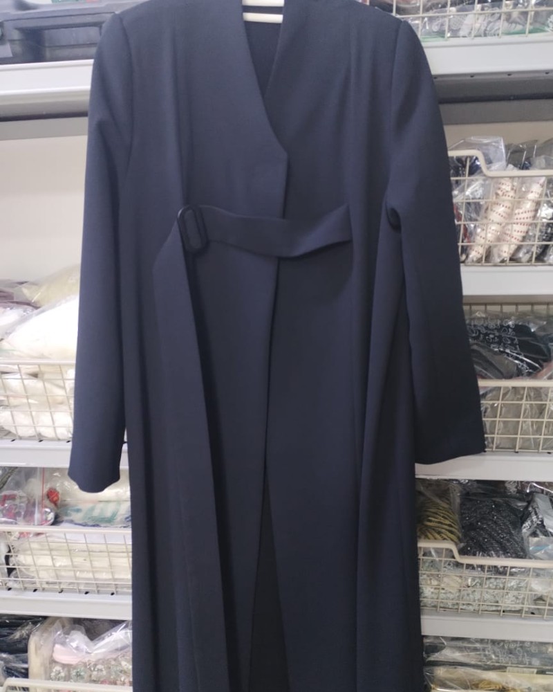 جاكيت كريب اسود بكسرتين من الخلف