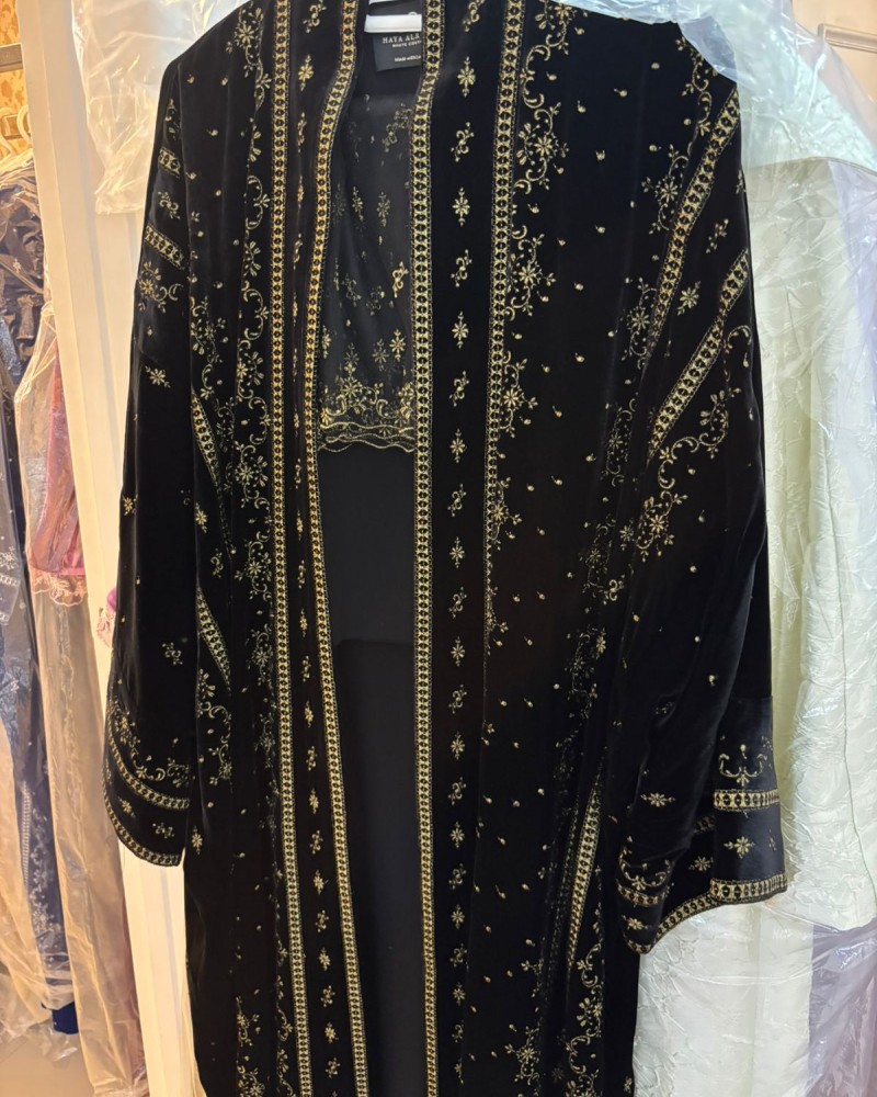 مشلح مخمل اسود مظرز ذهبي