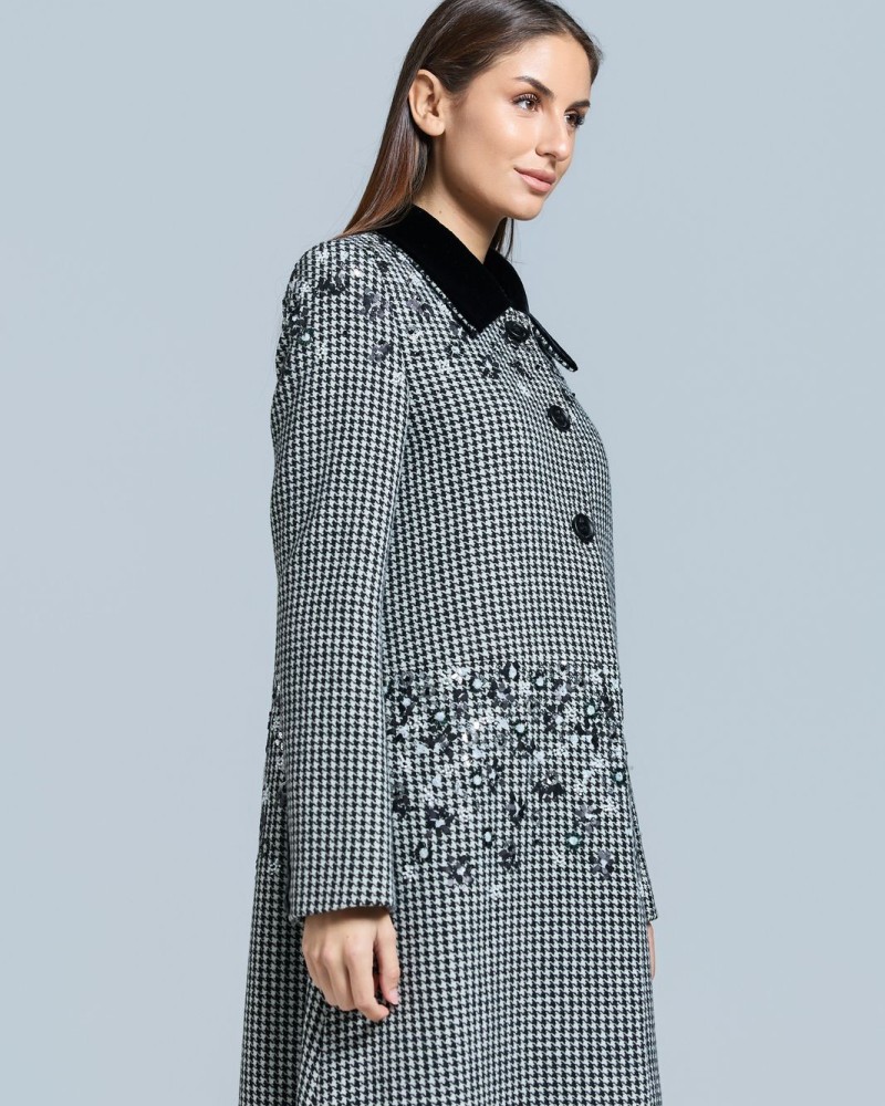 جاكيت مربعات اسود وابيض مطرز ترتر اسود ياقه قطيفه