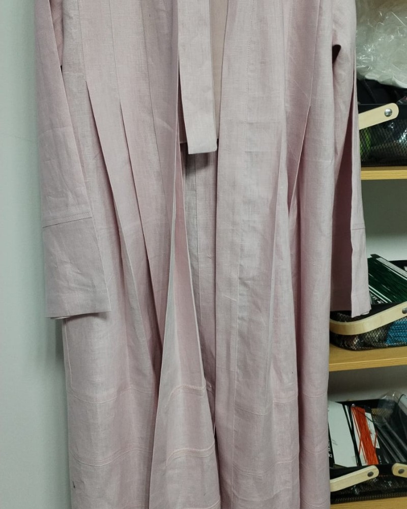 عبايه لنن بينك كسرات