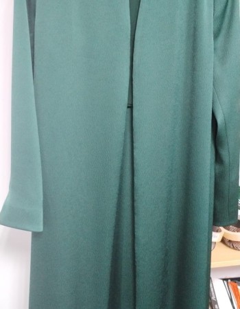 عبايه قماش ثقيل اخضر مكرمش
