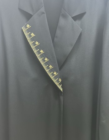 جاكيت كريب اسود مطرز بيانو ذهبي