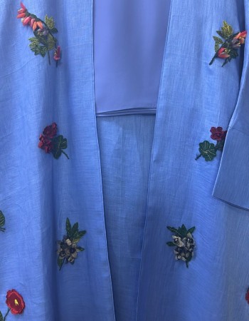 مشلح لنن ازرق مطرز ورود ملونه