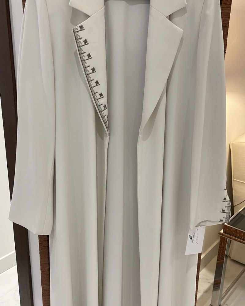 جاكيت كريب فرنسي ابيض تطريز بيانو