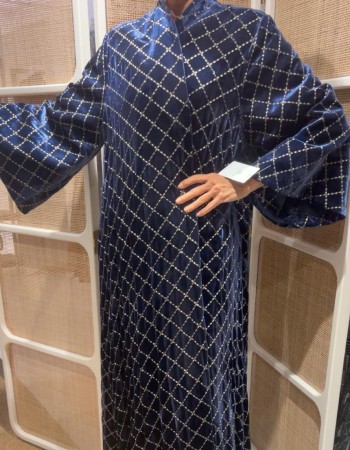 عبايه مخمل مطرز مربعات ذهبي كم كلوشه