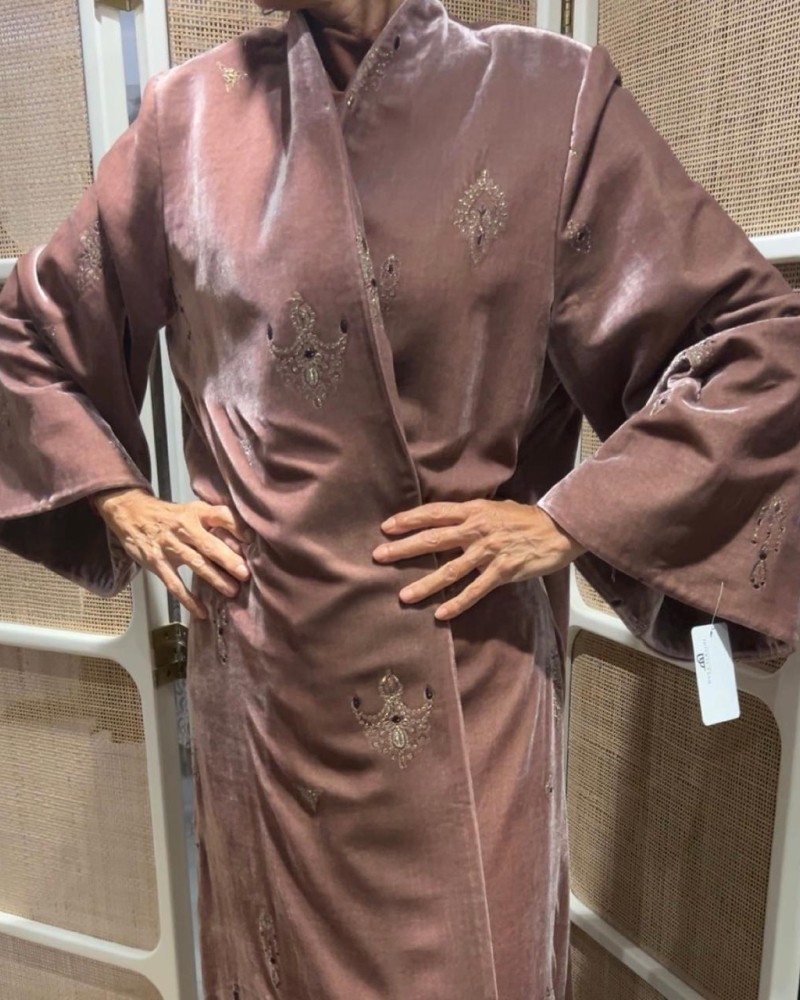 عبايه مخمل بنك مطرز برونز كم كلوشه