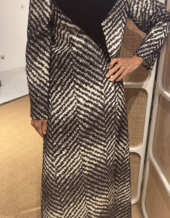 جاكيت زيبرا بني ببيج. لياقه مخمل