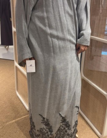 مشلح صوف رمادي حفيف مطرز من تحت