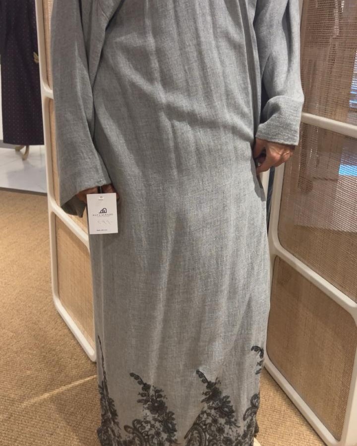 مشلح صوف رمادي حفيف مطرز من تحت