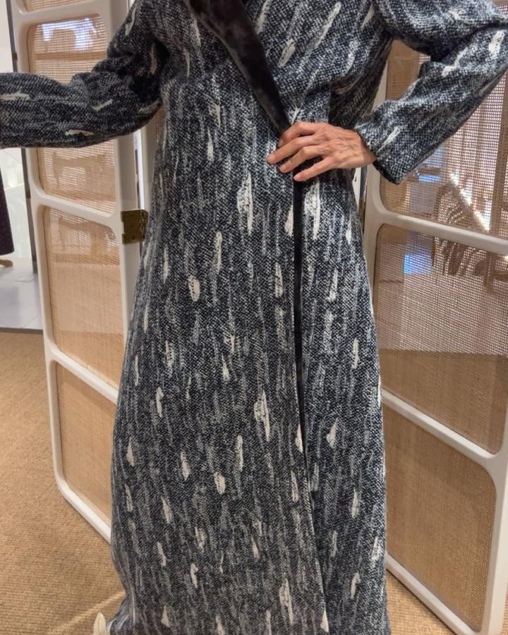 جاكيت صوف رمادي لياقه مخمل