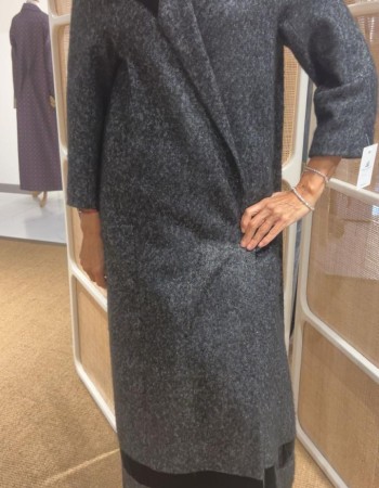 جاكيت صوف اسود مع خطين مخمل من تحت