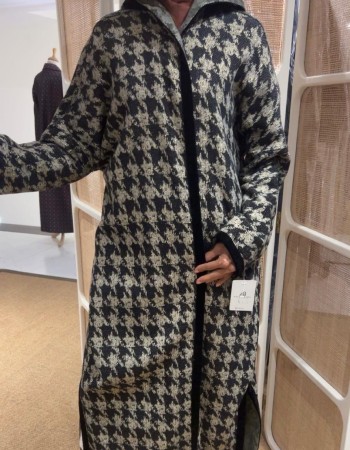 عبايه ثلاثي الابعاد ذهبي واسود مع هودي