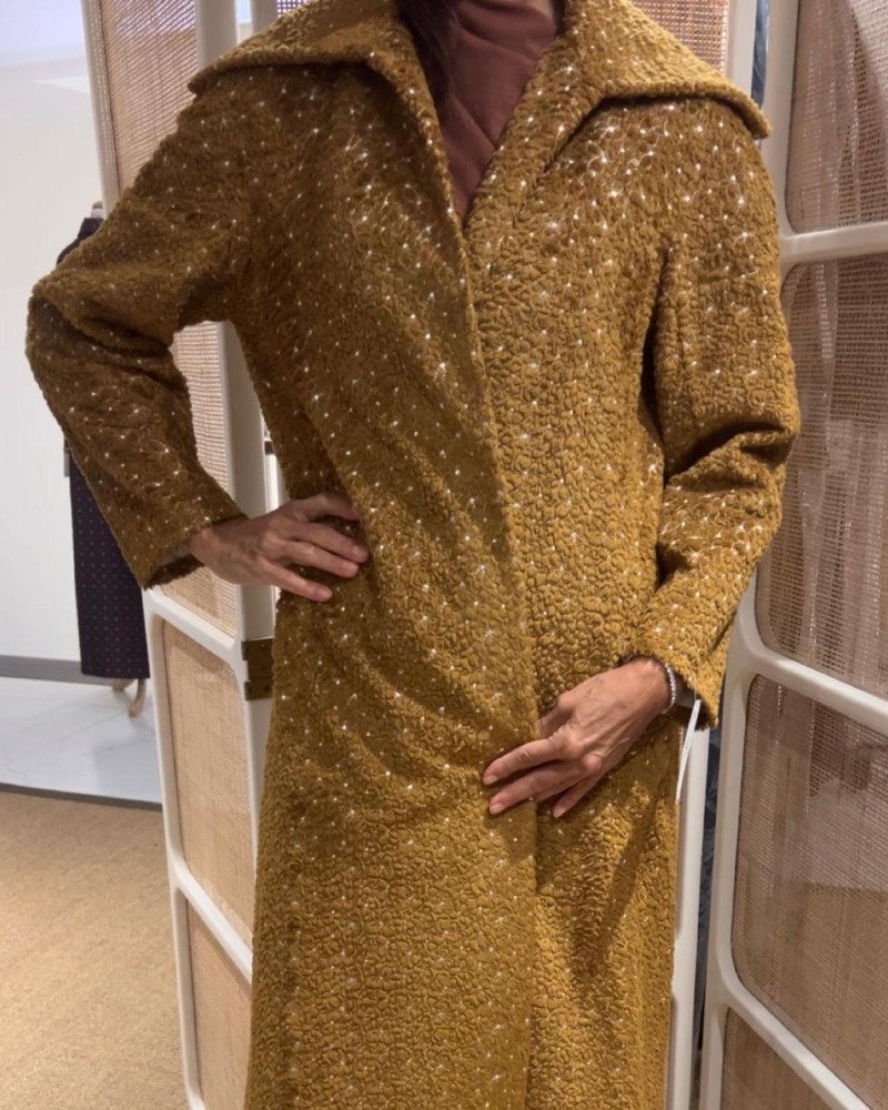 جاكيت فرو جملي مطرز ورد بيج