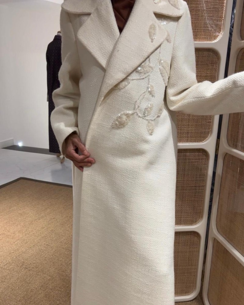 جاكيت شانيل سكري مع الشك