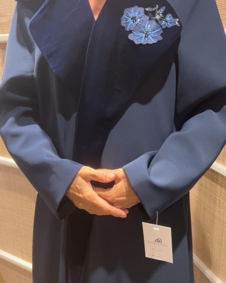 جاكيت كريب كحلي فرنسي لياقه مخمل مع ورده