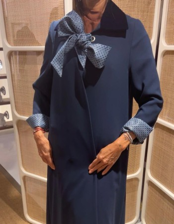 جاكيت كريب فرنسي كحلي لياقه مخمل مع سكارف