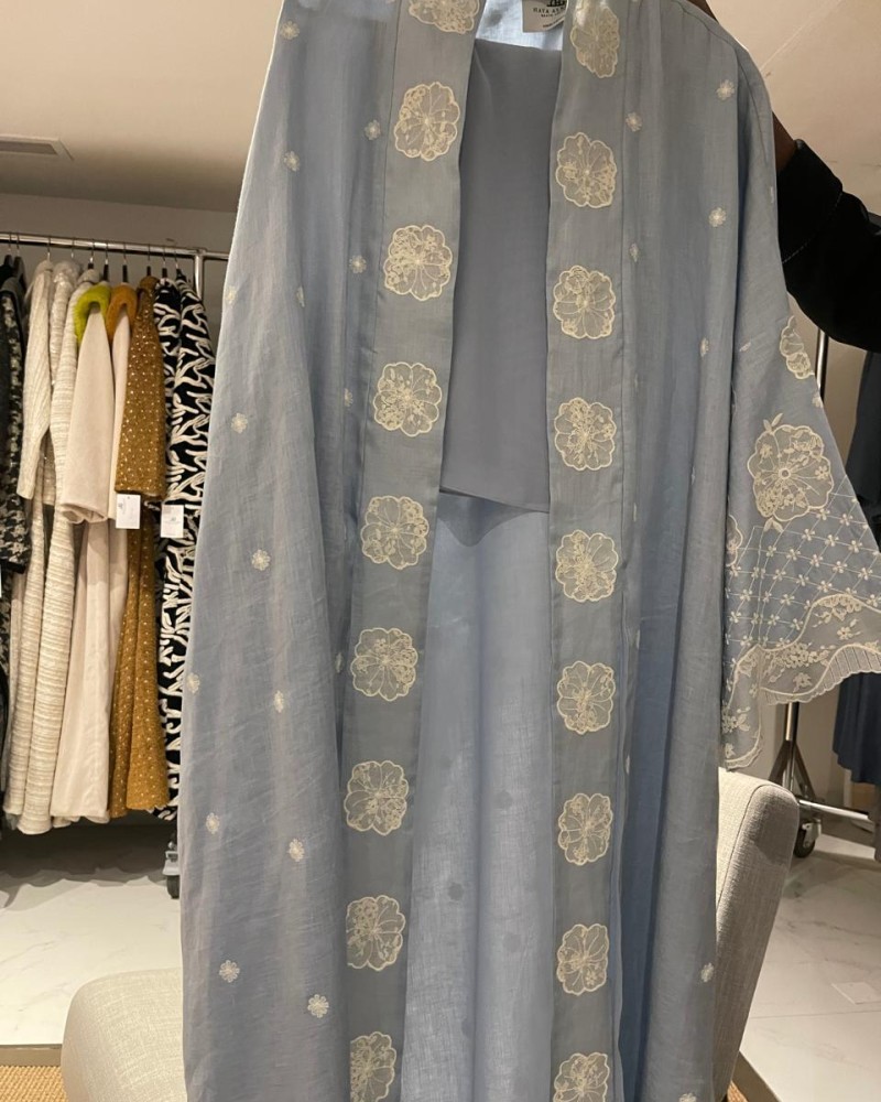 مشلح لنن ازرق مطرز دانتيل بيج