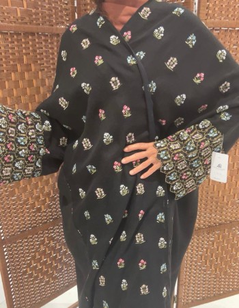 مشلح لنن اسود مطرز وروود ملون  واكمام تل مطرز وروود