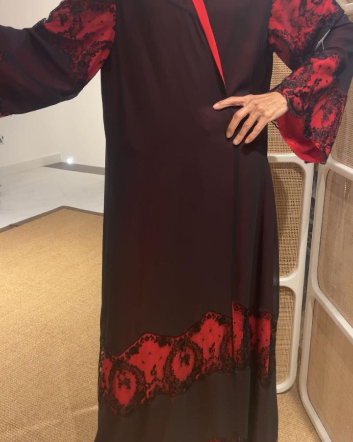 عبايه شيفون دانتيل مبطن احمر