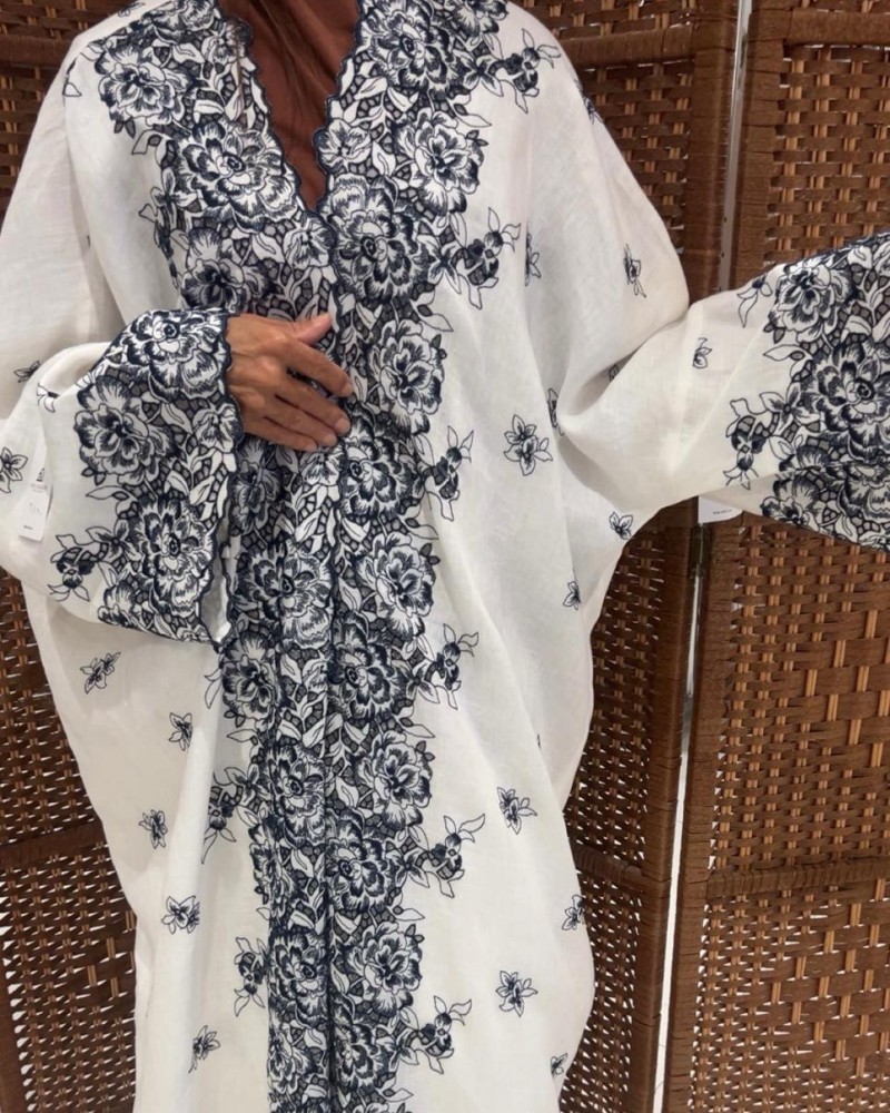 مشلح لنن ابيض مع دانتيل كحلي من الامام والكم