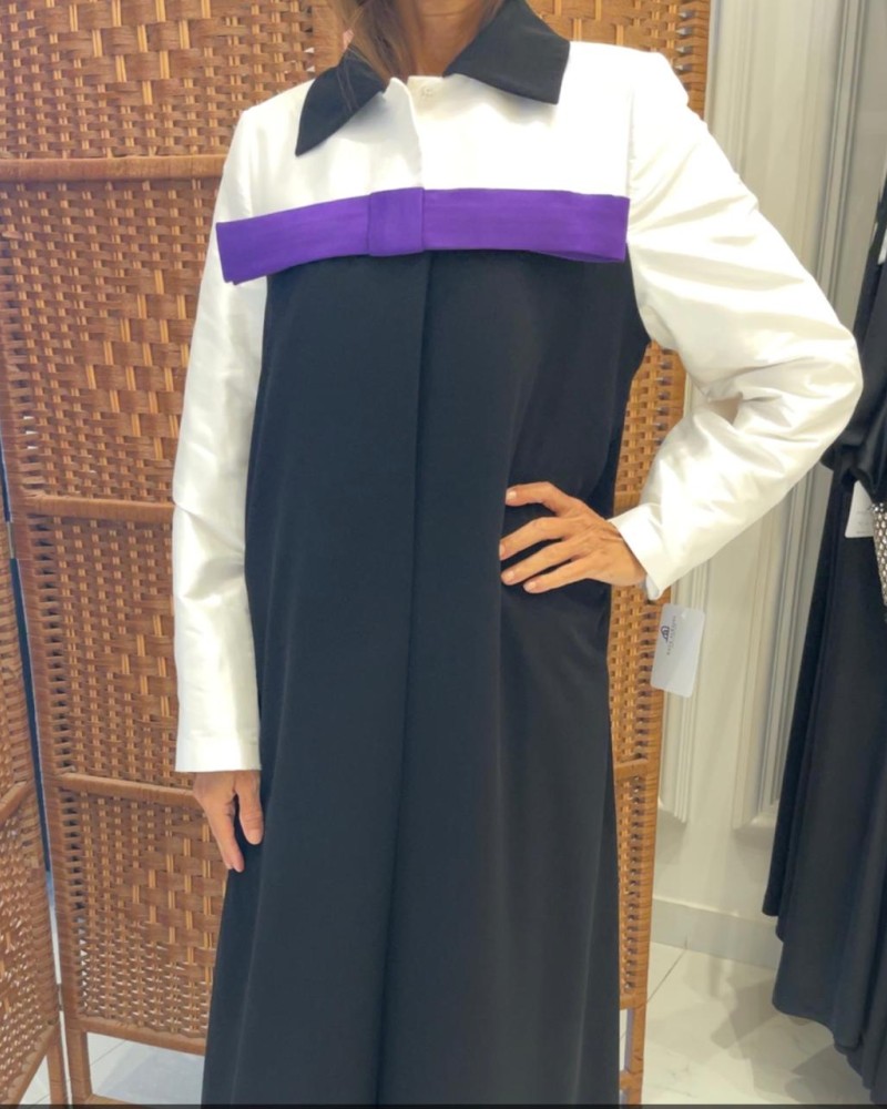 عبايه كريب اسود مع تفته وفيونكه ال