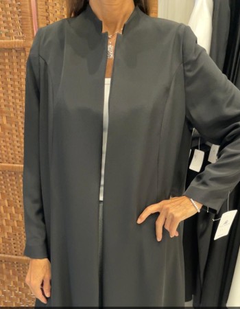 جاكيت ساده على كريب اسود