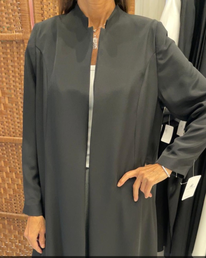 جاكيت ساده على كريب اسود