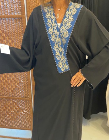 عبايه كريب اسود مطرز من الامام فضي