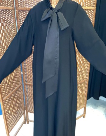 عبايه كريب اسود مع الستان