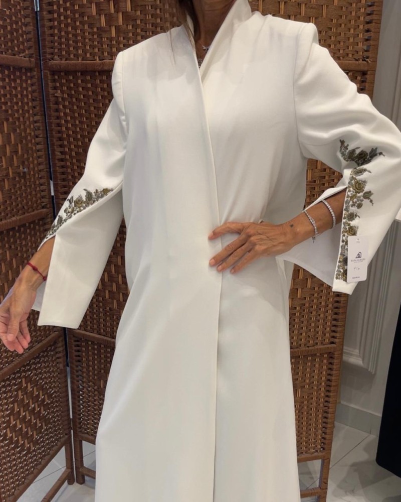 عباية كريب فرنسي كم فتحة مطرز - أبيض