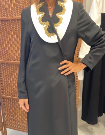 عباية كريب لياقة مطرز يدوي - اسود دهبي